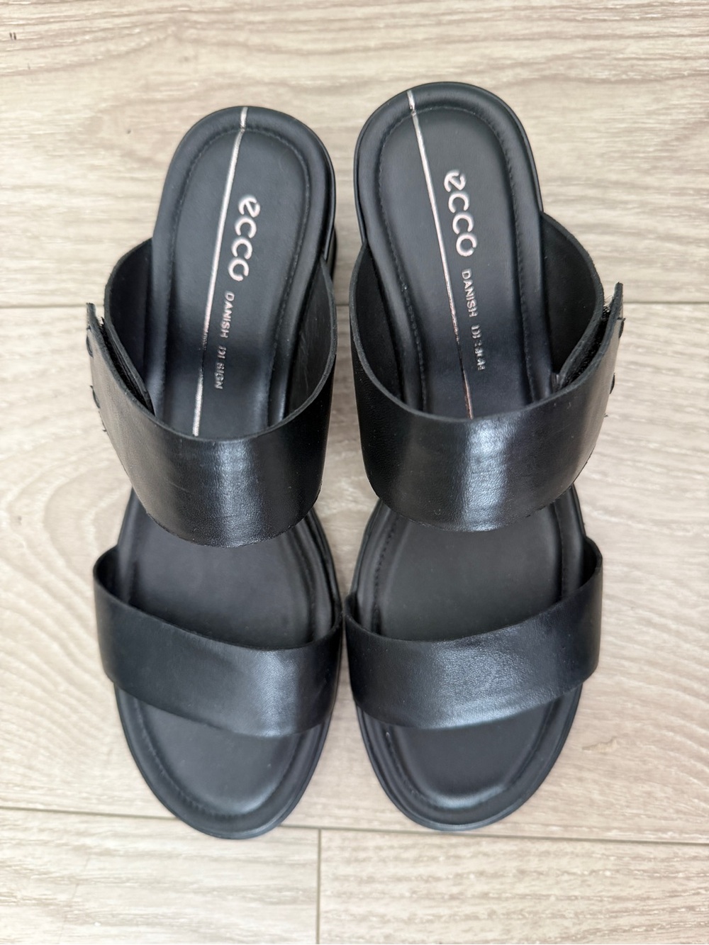 NWOT Ecco 37 Black Two-Strap Wedge Slide Sandals - Picture 2 of 4
